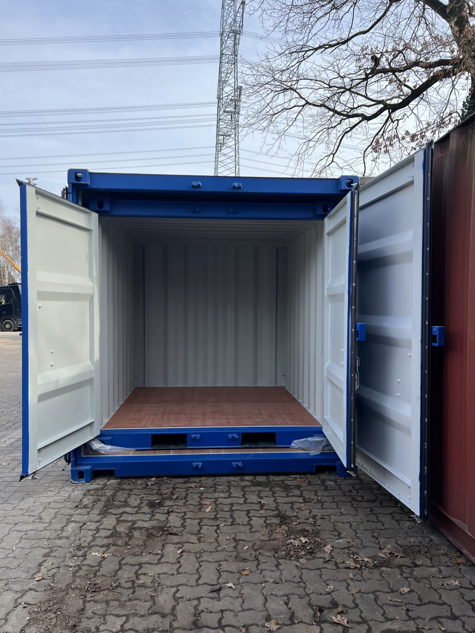 20 Fuß Container - inklusive einer Personentür - Containerbasis.de