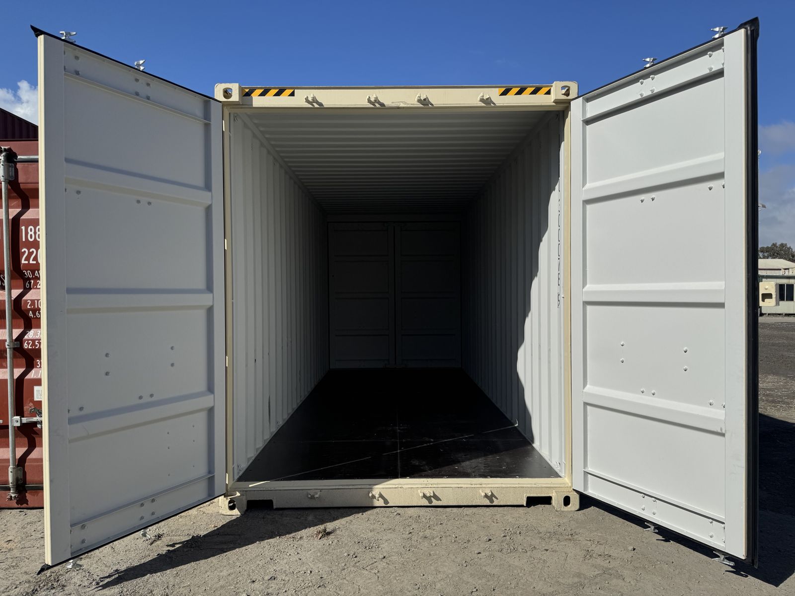 20 Fuß high cube double door container hellelfenbein RAL 1015, Bild 1