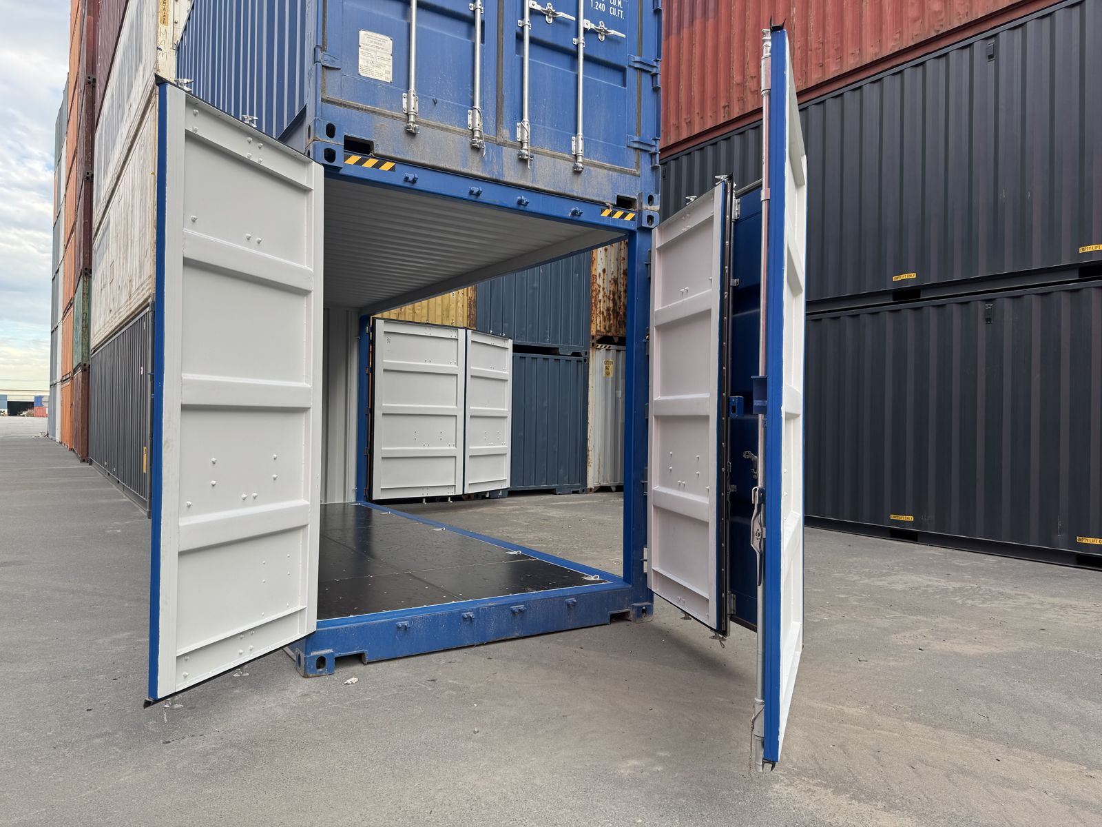 20 Fuß high cube side door container enzianblau RAL 5010, Bild 5