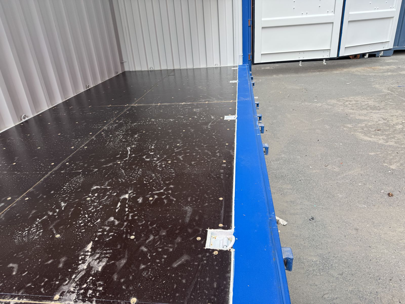 20 Fuß high cube side door container enzianblau RAL 5010, Bild 8