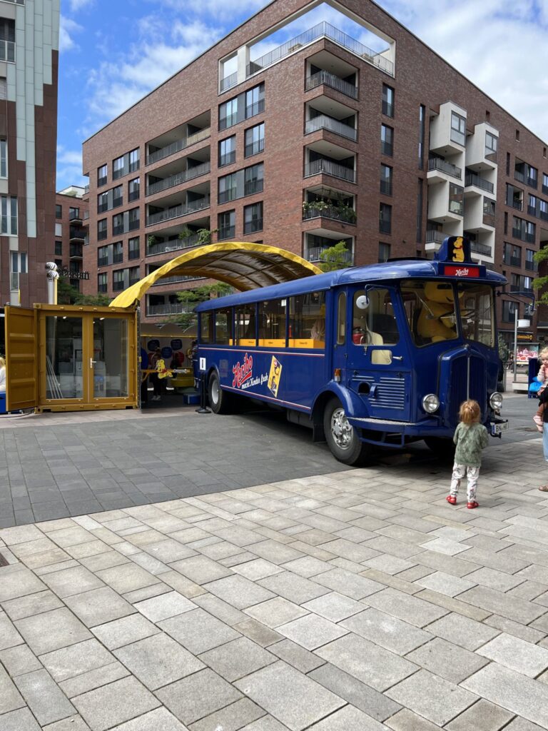 Barcontainer in Gold für die Haribo Roadshow