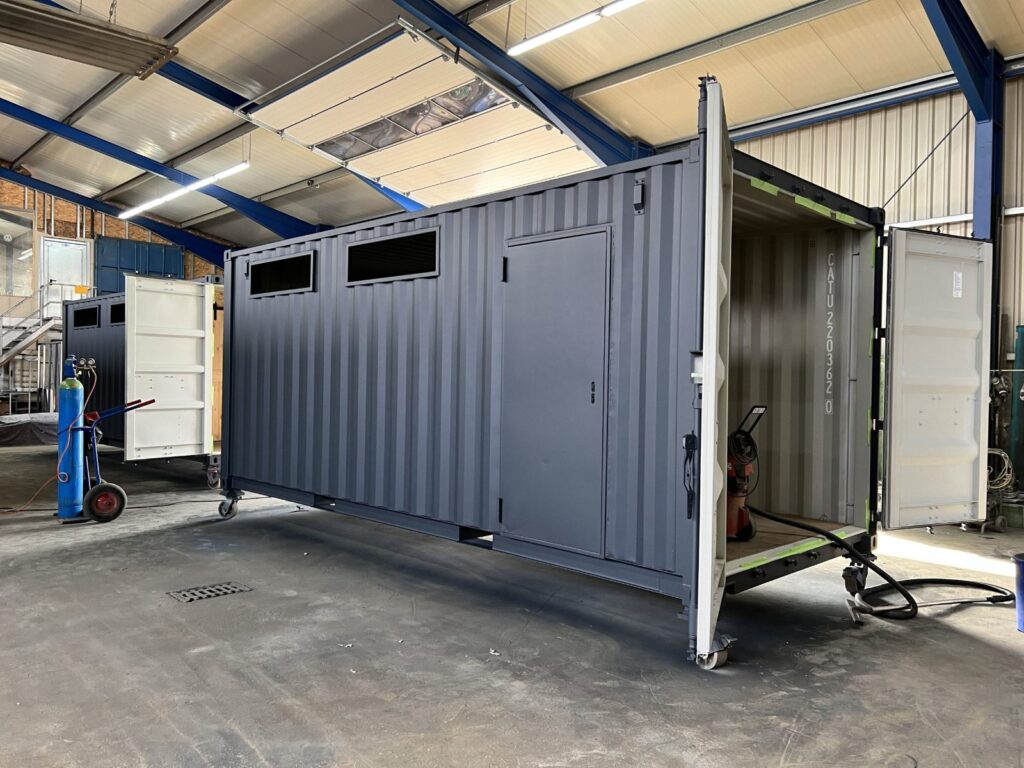 Taubenloft aus einem Container für die Hamburger Stadttauben