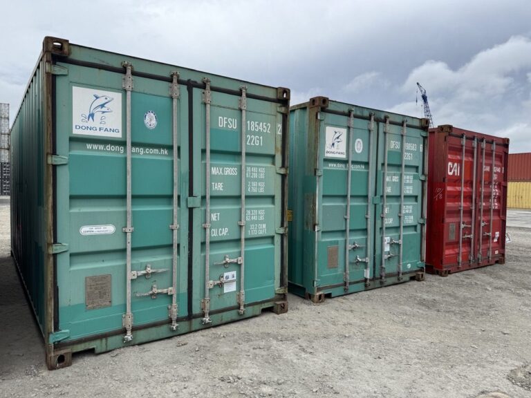 Gebrauchte grüne 20-Fuß-Seecontainer mit normalen Gebrauchsspuren, Zustandsklasse 3 von 5